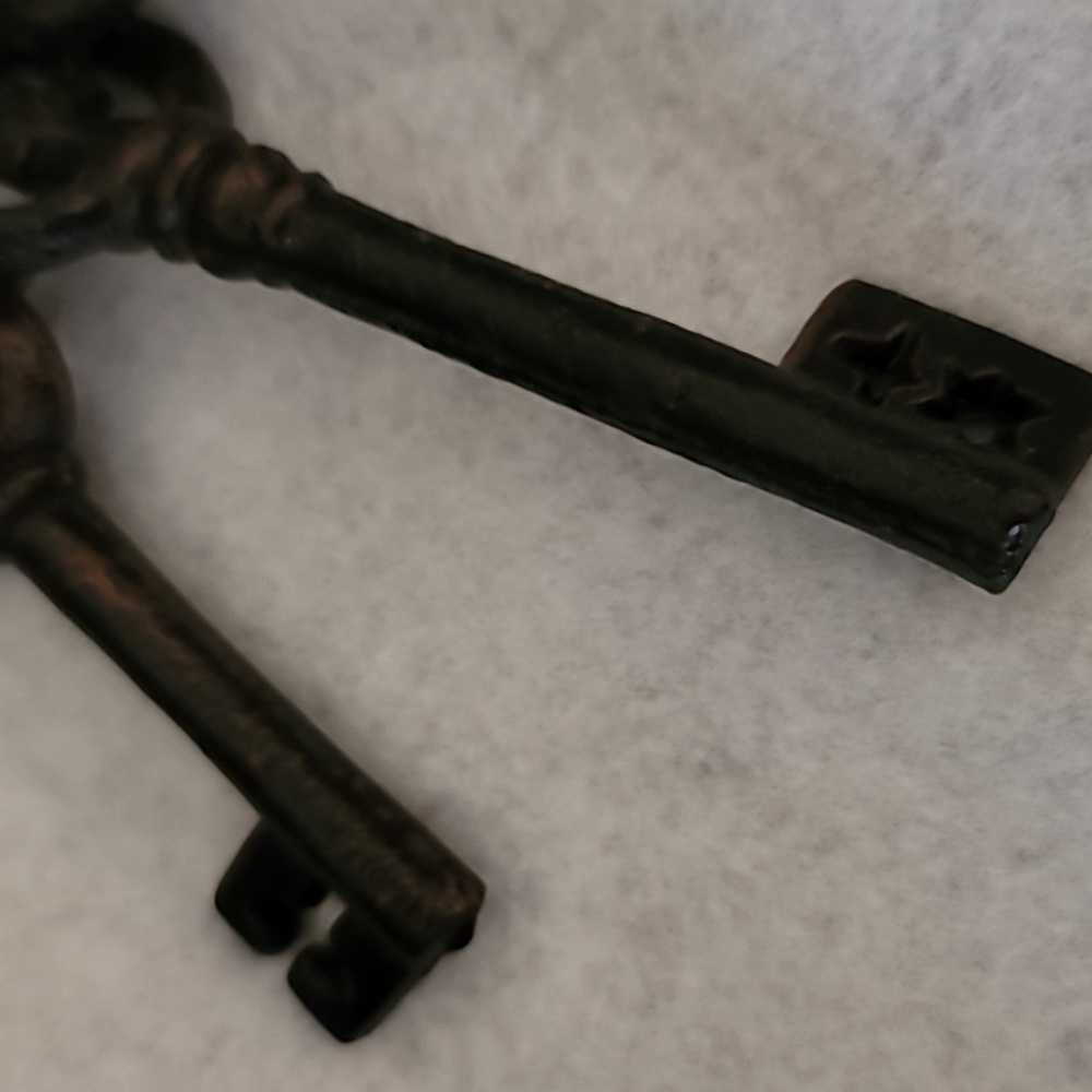 Metal decorative keys - Picture 3 of 5
